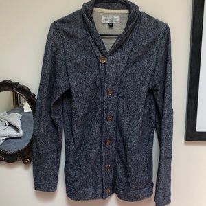 Men’s buttoned sweater